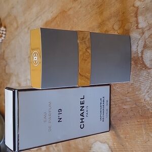 Vintage No.19 CHANEL 1.7 oz/50 ml Eau de Parfum Spray Refillable Gray Case